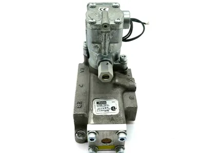 NEW PARKER L7053Z10253 SINGLE SOLENOID VALVE 1/2" K065Z03553