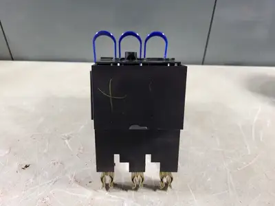Disconnect Switch w/ 3 Times 15 Amp Fuse AJT15
