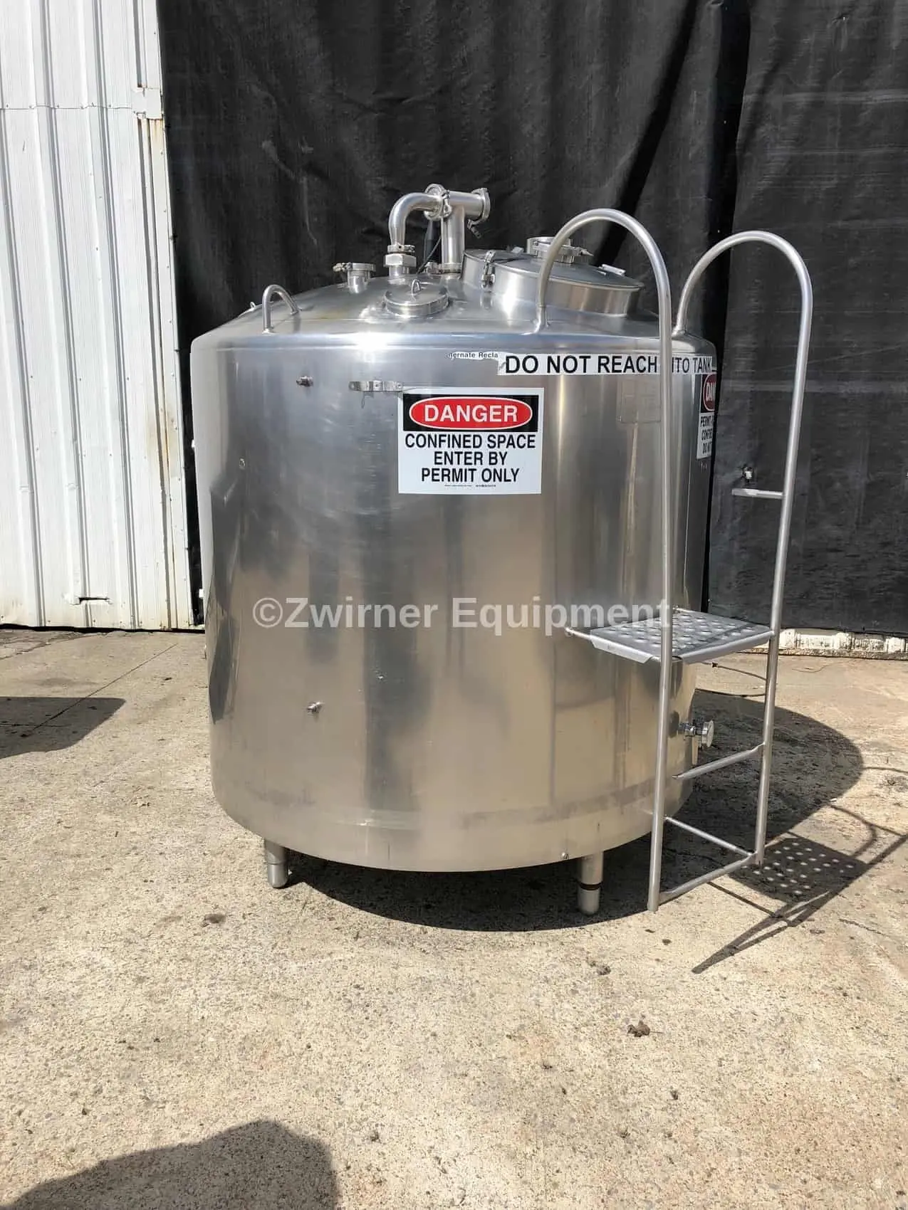 Walker 500 Gallon Stainless Steel Dome Top, Reverse Dish Bottom, Pressure Wall Processor