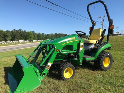 USED 2022 Deere 1025R