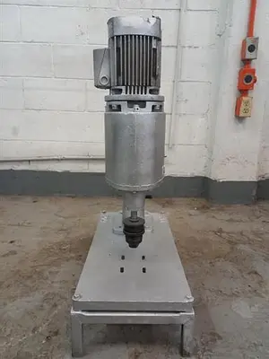 Poli semi-automatic capper