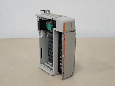 USED ALLEN BRADLEY 1769-OW8I
