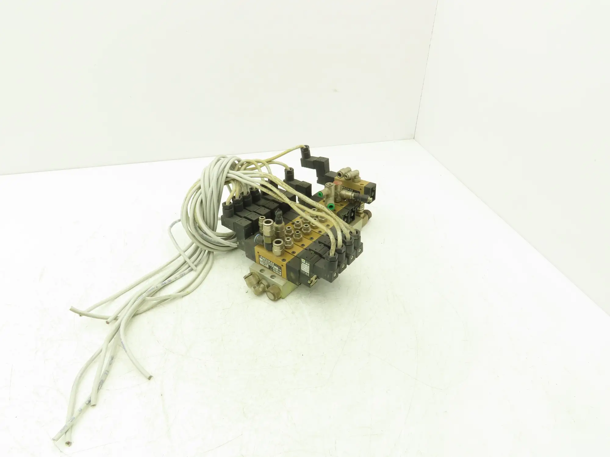 Pneumax Pneumatic 8-Station N331.0A Solenoid Valve Bank 24V