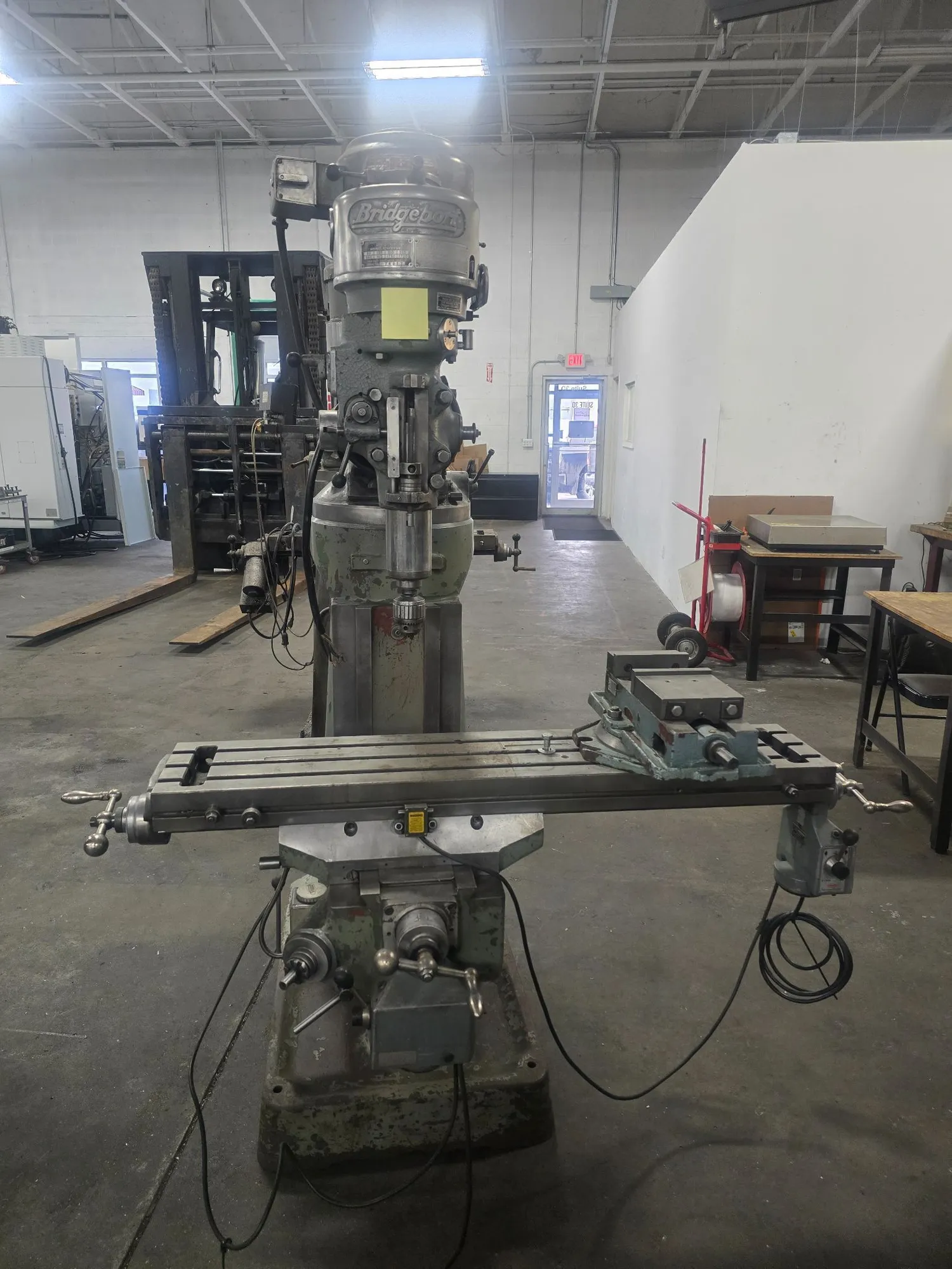 1 HP BRIDGEPORT "J-HEAD" VERTICAL MILL w/POWER LONGITUDINAL & CROSS TABLE FEED - VISE -JACOBS CHUCK
