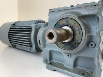 SEW-Eurodrive S57 Dt80n4/BMG/HF / Th .75kW / 1Hp W / Gang Reduzierer & V230