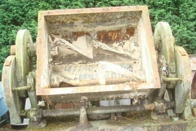 B Perkins 1,600 L Jktd Z Blade Mixer