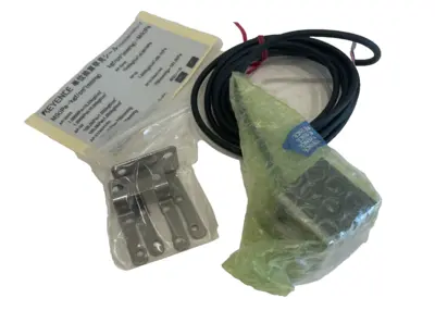 NEW KEYENCE AP-32A PRESSURE SENSOR AP32A