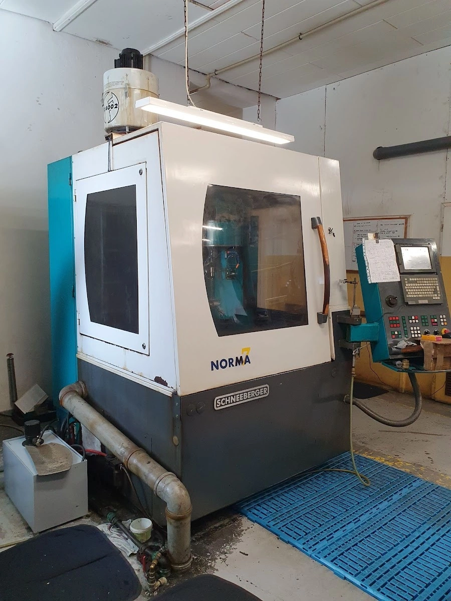 SCHNEEBERGER 5-axis CNC Universal Tool Sharpener, in very good working condition, visible under power