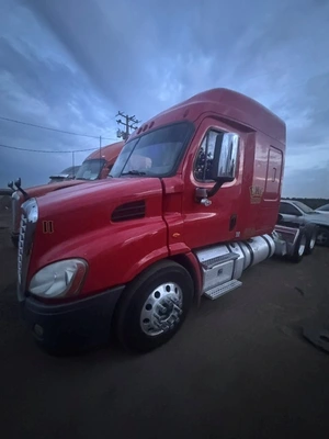 Used 2017 FREIGHTLINER CASCADIA Miscellaneous Trucks/Trailers California US | Revelation Machinery #1421965