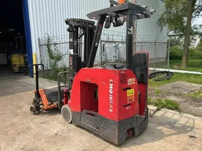 Used RAYMOND 425C35TT 3-Wheel Stand up Electric Counterbalance Forklifts Illinois US | Somerset Equipment Sales #1546211