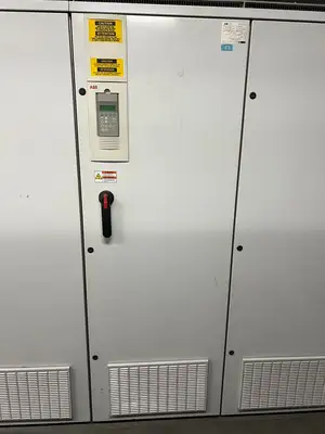 VFD MCC ACS607-0610-6-00HB120052B, 0-575VAC, 0-300hz, 4 Sections