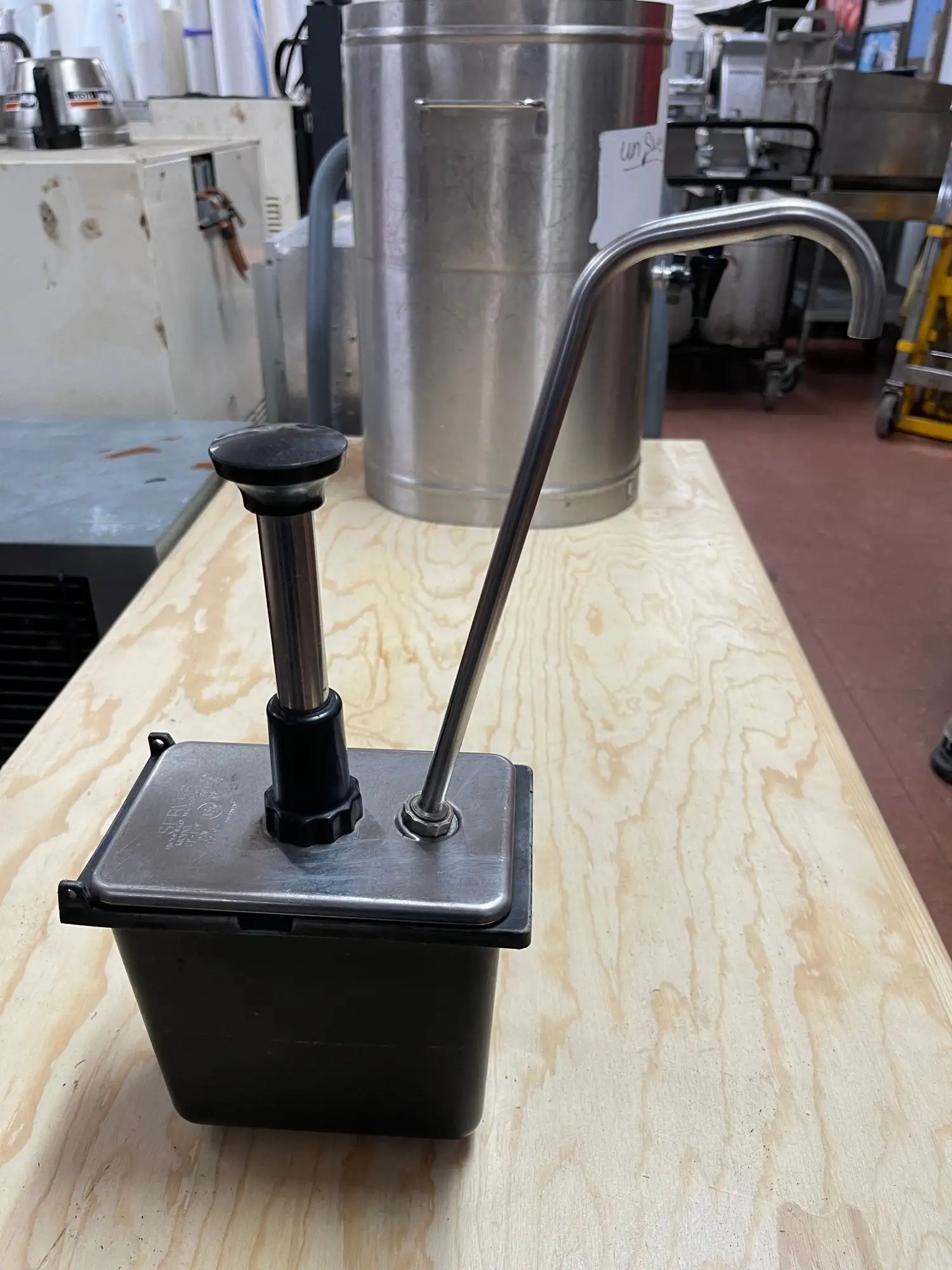 Used Server Used Server Products 87249 - 1/9 Stainless Jar Tall Condiment Pump Dispenser Pumps (liquid, other) Illinois US | Falcon Restaurant Supply #1376435