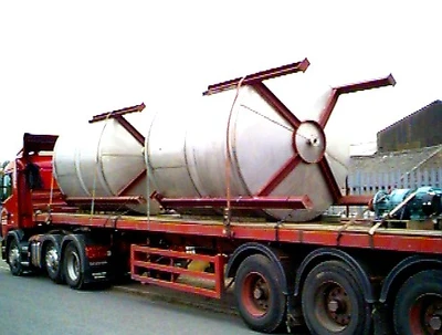 9,000L Stainless Steel Enclosed Tank.