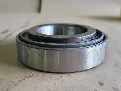 NEW SKF 32212 J2/Q