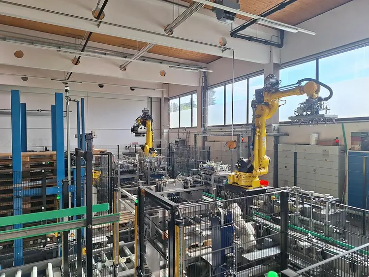 Used - COMPLETE PACKAGING LINE 0.33L / 0.5L GLASS BOTTLES Solid Dose Bottling Complete Packaging Lines | UCY Industrial GmbH #387410