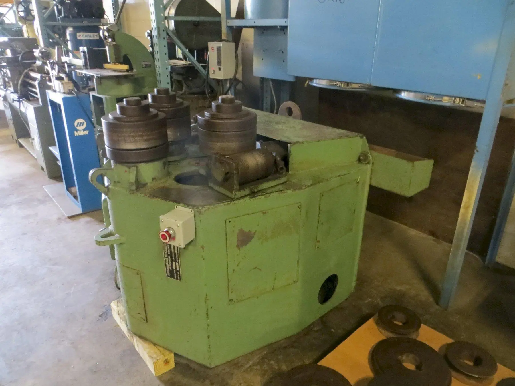 5/16" x 3" x 3" Roundo Hydraulic Angle Bending Roll, Model R3 w/ Pipe Tooling