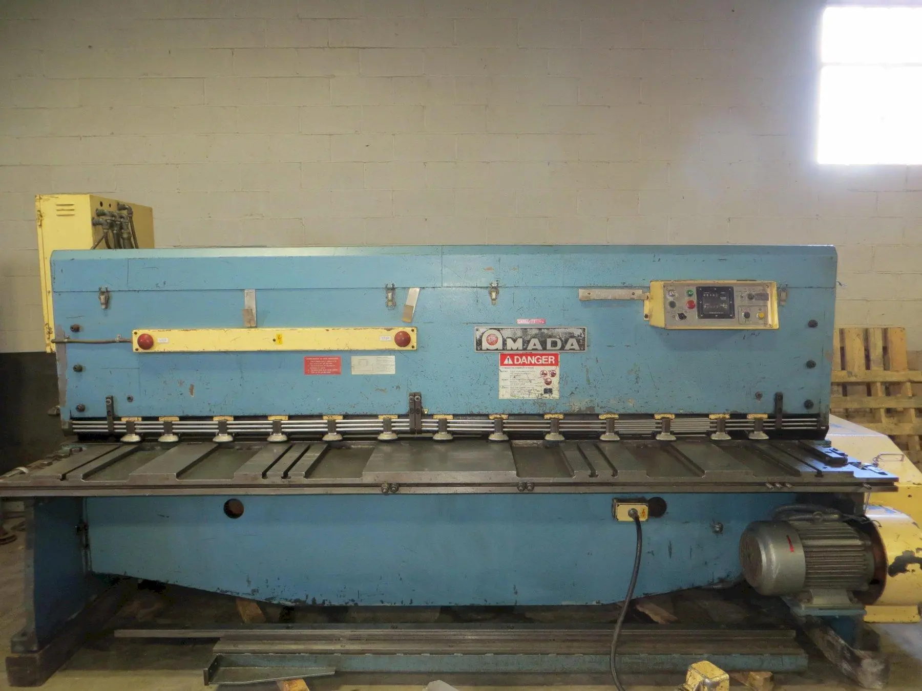USED Amada M-3060