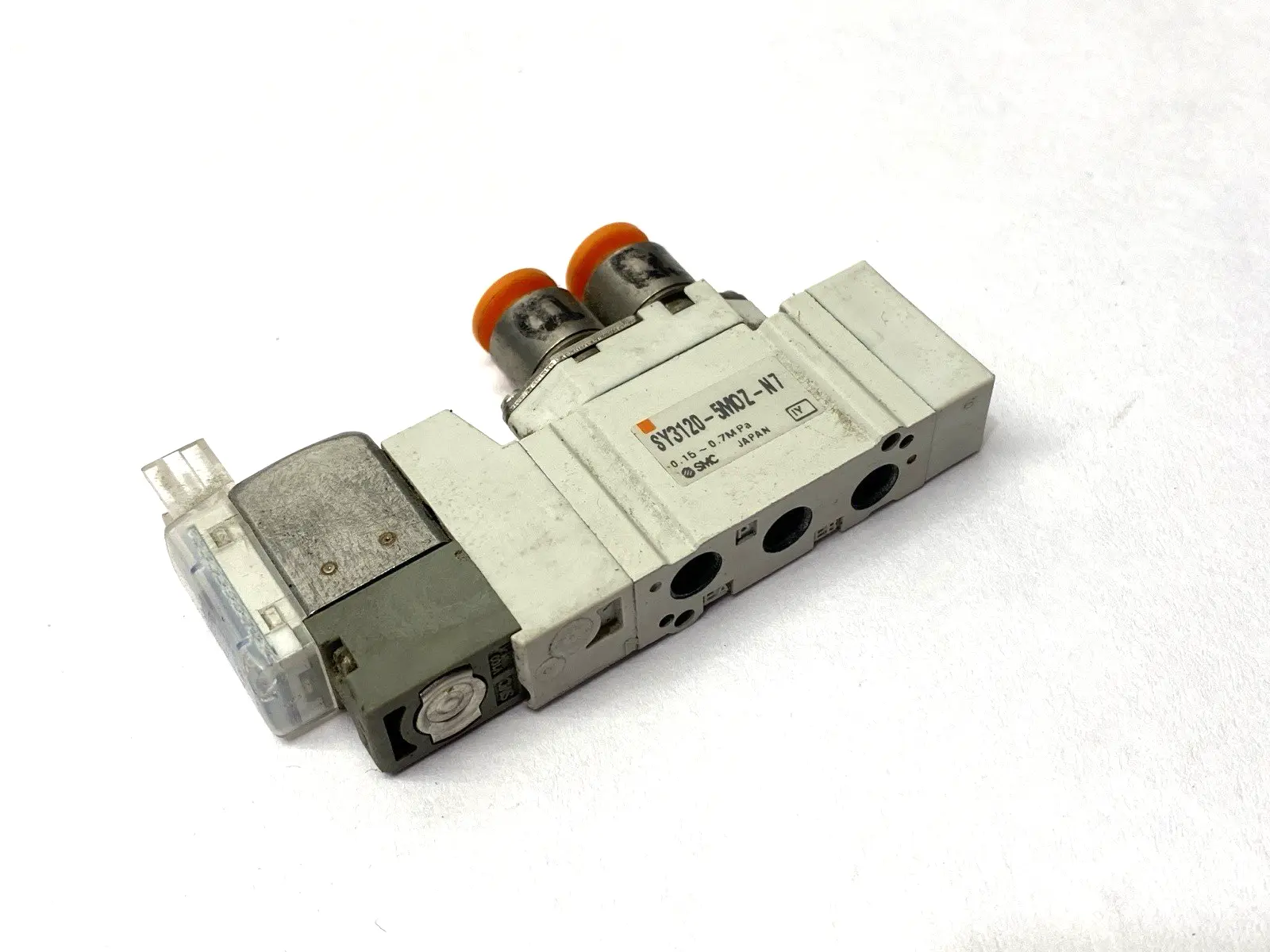 USED SMC PNEUMATIC SOLENOID VALVE 1/4" PORTS