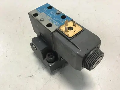 USED VICKERS DG4V-3-2A-M-U-HL7-60