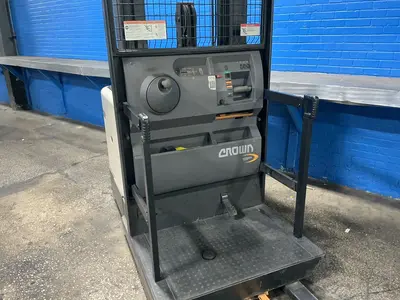 Used CROWN SP352030 Electric Lifters Ohio US | HGR 24 #1446270