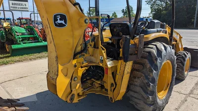 USED 2004 DEERE 110