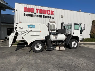 Used 2004 FREIGHTLINER FC80 Street Sweeper California US | Big Truck & Equipment #1412212