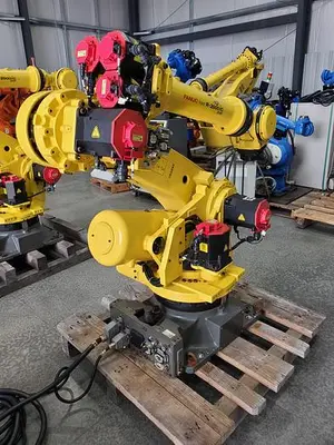 USED 2015 FANUC R-2000IC/210F