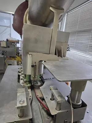 Resina U-30 Stainless steel base capper