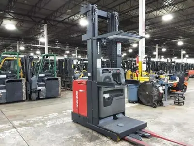 USED 2018 RAYMOND 560-OPC30TT