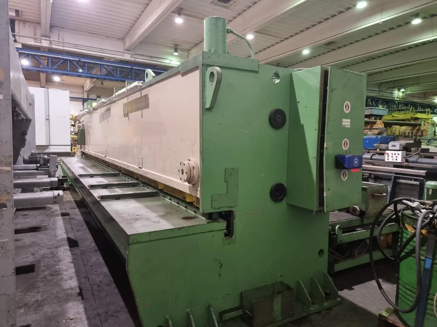 USED LVD MVS 8050 X 6/4 MM CNC