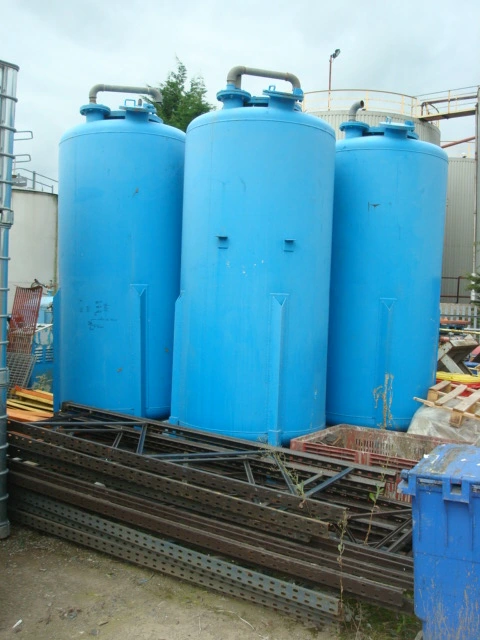3,500L S/S Vertical Enclosed Tank