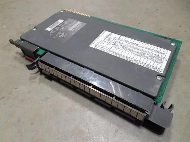 Allen Bradley 1771-OAD PLC-5 AC Output Module Used