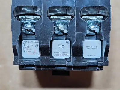 USED SQUARE D QOB320