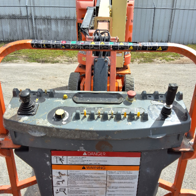USED 2013 JLG E300AJP