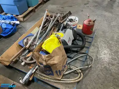 Skid lot of misc. garage items includes: galvanized can, Sanitaire system pro 1400watts, green...
