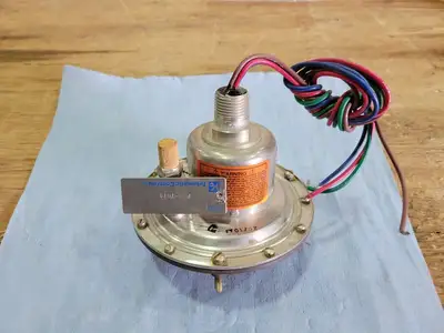 USED CUSTOM CONTROL SENSORS INC 675GE8002