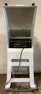 152-0678 Oliver 797 Bread Slicer