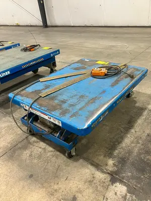 Used _UNKNOWN_ _UNKNOWN_ Platform Lifters Minnesota US | Myron Bowling Auctioneers Inc #1541796