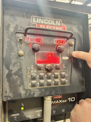 USED LINCOLN ELECTRIC SUB ARC MANIPULATOR SYSTEM W/ PANDJIRIS S-160 & LINCOLN ELECTRIC 1000 SD POWERWAVE POWER SOURCE