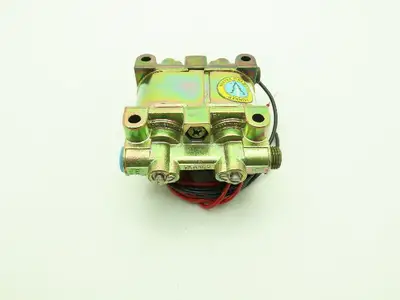 Honeywell Skinner V933DX19 Solenoid Valve 4-Way NC 120V 50 PSI 1/4" NPT