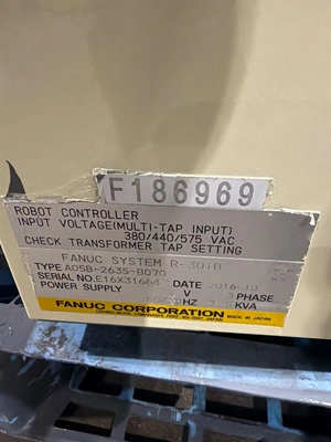 USED FANUC R-2000IC/210F