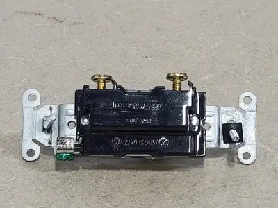 USED HUBBELL CS120W