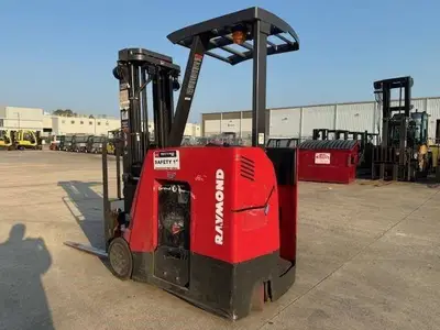Used RAYMOND 425C35TT 3-Wheel Stand up Electric Counterbalance Forklifts Illinois US | Somerset Equipment Sales #1546218