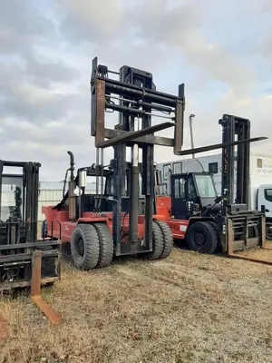 USED TAYLOR 30000 LB. CONTAINER HANDLER FORKLIFT