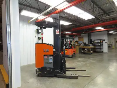 Doosan Forklift Stand On 36V Electric Pantograph Reach Truck 3241lbs 2569h 20' L