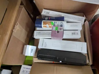 Pallet lot of unsold or unclaimed goods