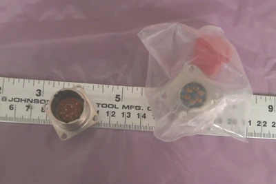 NEW GOLD CONNECTOR PYLE 665035 CN1635-13 6C379-2145-6P