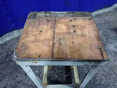 19" X 16" Stand