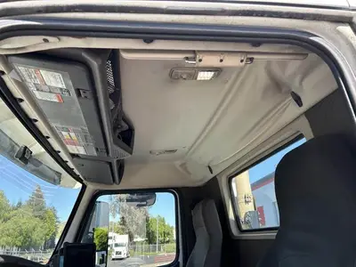 USED 2015 VOLVO VNM64T200