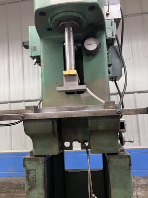 Used _UNKNOWN_ _UNKNOWN_ C-Frame Presses Michigan US | Miedema Asset Management Group #1371742